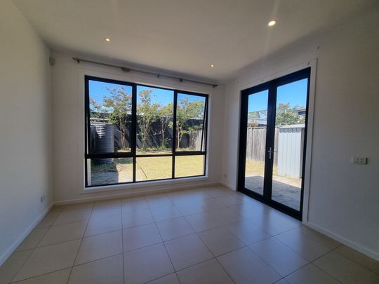 3 Bedroom Townhouse Walk to Westall Station - Photo 1