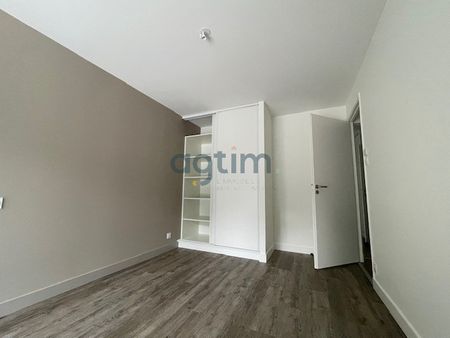 Location Appartement 4 pièces 83m² LA ROCHE SUR YON 85000 - Photo 3