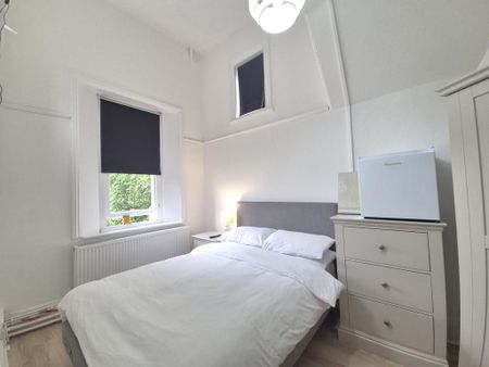 1 bedroom in a flat share to rent - Photo 5