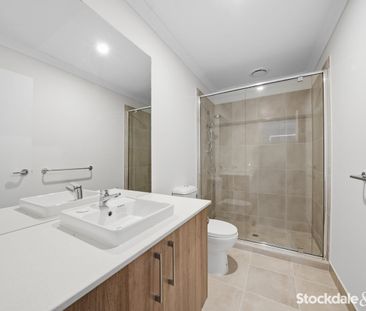 Easy-Care Living in the Heart of Emu Springs, Sunbury - Photo 5