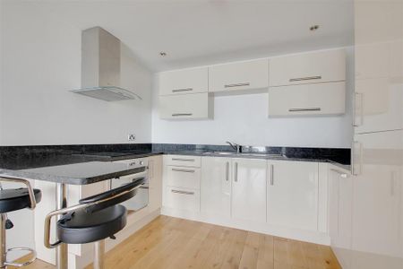 2 bedroom flat to rent - Photo 5