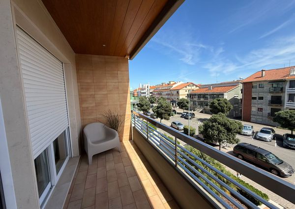 T2 na 1º linha da Praia da Barra com terraço vista mar!