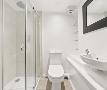3 bedroom flat to rent - Photo 3