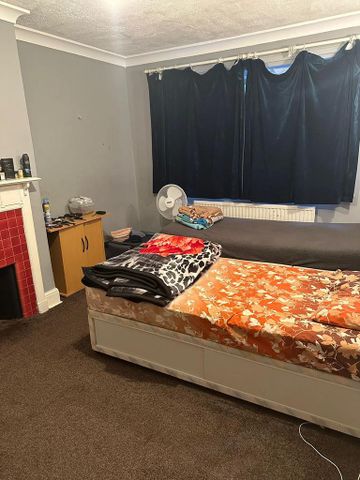 1 bedroom in a house share to rent - Photo 5