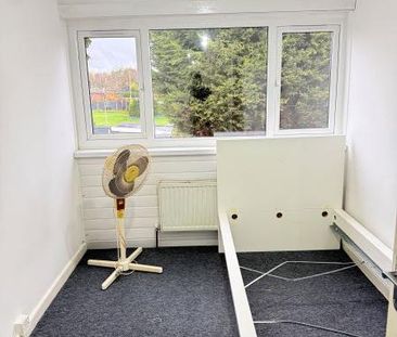 3 bedroom end of terrace house to rent - Photo 3