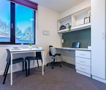 1 bedroom in a flat share to rent - Photo 5