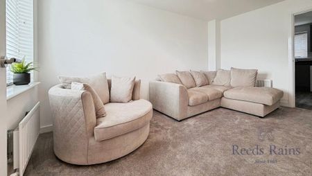 3 bedroom semi-detached house to rent - Photo 2