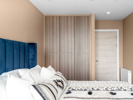 3 bedroom flat to rent - Photo 4