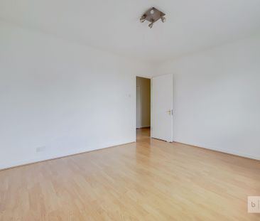 Benhill Road - Photo 3