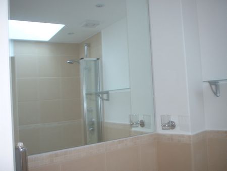 2 Bed Flat, Railway Side, SW13 - Photo 5