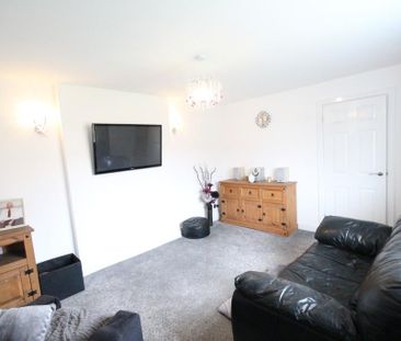 3 bedroom mews to rent - Photo 1