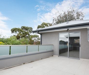 Heading: Stylish Living! - Photo 1