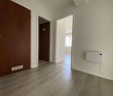 Sycamore Grove, New Malden, KT3 - Photo 4