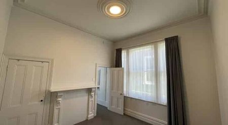 Modern Inner City Apartment - Photo 4