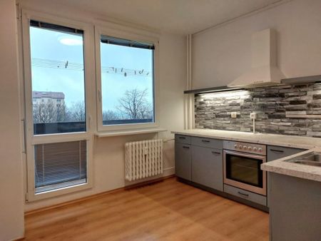 Pronájem bytu 3+1 71 m2 - Fotografie 2
