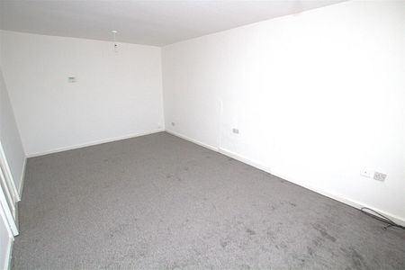 3 bedrooms House for Sale - Photo 2