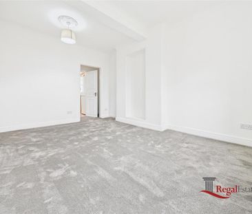 3 bedroom flat to rent - Photo 3