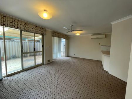 Tidy 3 Bedroom Villa - Photo 5