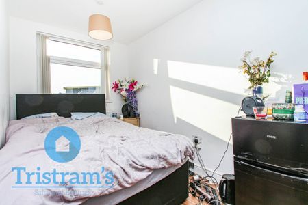 4 bed Mid Terraced House for Rent - Photo 4