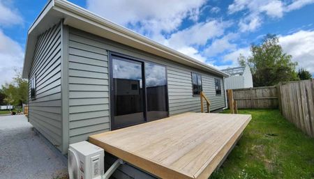 Near new on Te Iwiheke! - Photo 2