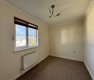 2 bedroom semi-detached house to rent - Photo 2