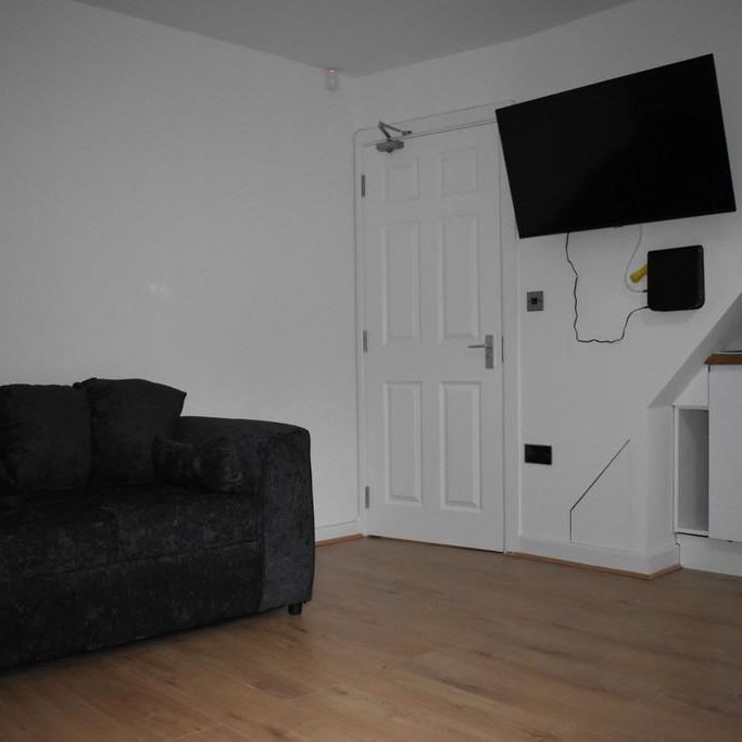 6 bedroom terraced house to rent - Photo 1