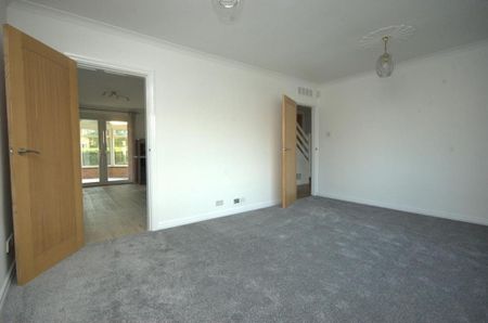 4 bedroom detached house to rent - Photo 3