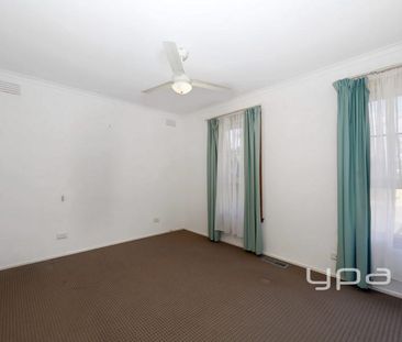 16 Swan Avenue, WESTMEADOWS - Photo 6