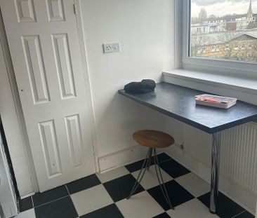 1 bedroom in a house share to rent - Photo 5