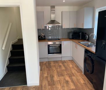 3 bedroom flat share to rent - Photo 1