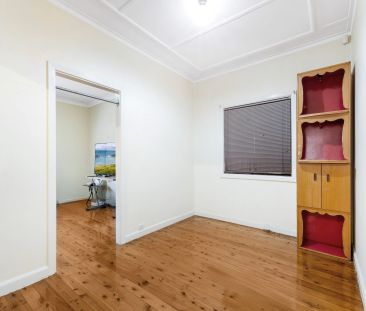 3 Beds Family House On A quiet Street Available Now! ! ! - Photo 6