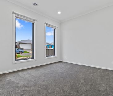 Brand New 3 Bedroom Family Home - Photo 5