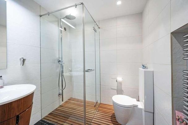 Catherine Wheel Yard, St James's, SW1A - Photo 1