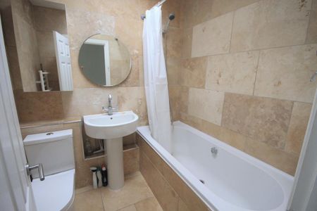 2 bedroom terraced house to rent - Photo 4