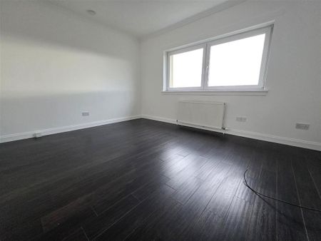 3 bedroom apartment to rent - Photo 2