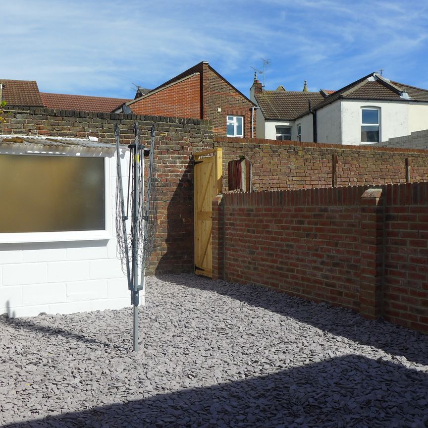 Modern Double Room With Ensuite - Photo 1