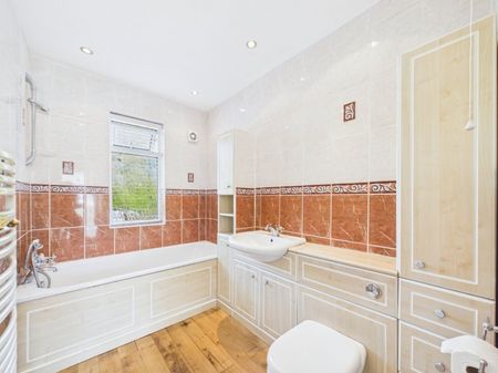 Mafeking Road, Wraysbury, Staines-upon-Thames,TW19 - Photo 5