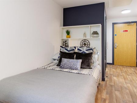 1 bedroom in a flat share to rent - Photo 3