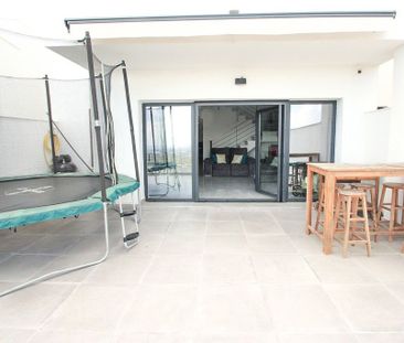 4 bedroom luxury Townhouse for rent in Marbella Del Este, Andalusia - Photo 2