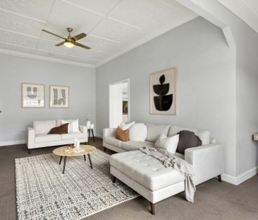 "Charming Family Home" - Photo 6