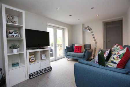 3 bedroom flat to rent - Photo 4