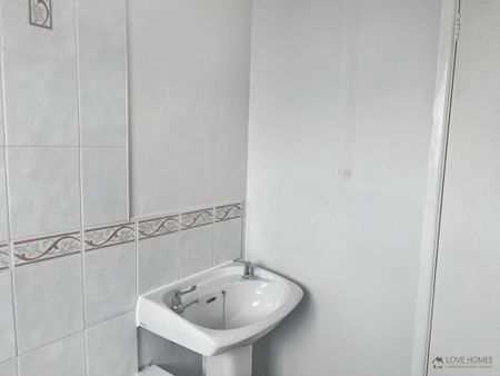 2 bedroom end of terrace house to rent - Photo 5