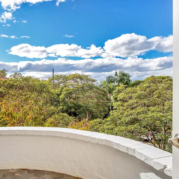 STUNNING AND SPACIOUS 2 BEDROOM RENOVATED APARTMENT IN THE HEART OF DOUBLE BAY... - Photo 1