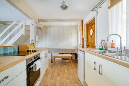 2 bedroom terraced house to rent - Photo 2