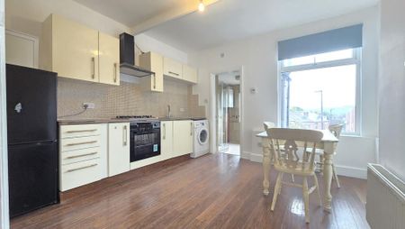 2 bedroom flat to rent - Photo 4
