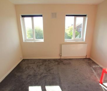3 bedroom end of terrace house to rent - Photo 5
