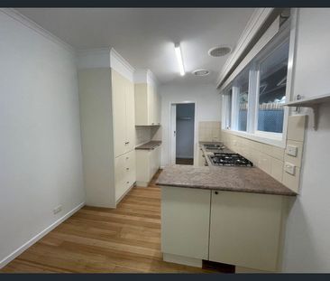 LIGHT, BRIGHT AND SPACIOUS! - Photo 2