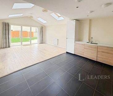 house to rent Glebe Farm Drive, Trumpington, Cambridge, Cambridgesh... - Photo 5