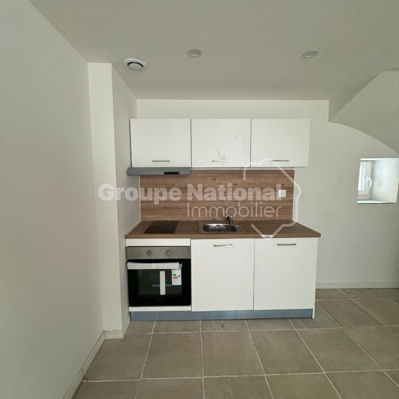 LOCATION d'un appartement de 3 pièces (45 m²) à SAINT CHAMAS, - Photo 1