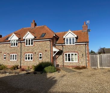 Beautifully Appointed Three Bedroom Home to Let Close to Holt Town ... - Photo 3